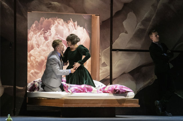 Greven (Alasdair Kent) og Rosina (Lilly Jørstad)