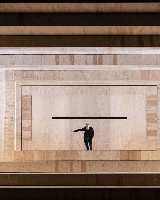 scenebilde fra teleskopscenen i The Hamlet Complex Redux