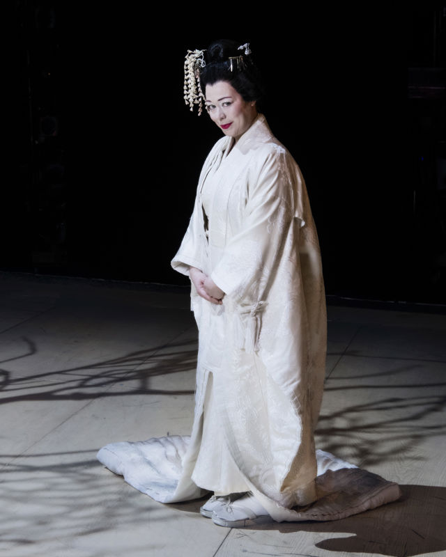 Kvinne i japansk brudekimono