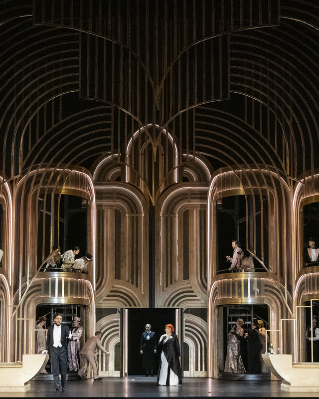 Art deco-dekorasjon men mennesker i to etasjer